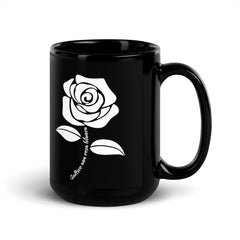 Cultivo una rosa blanca | Taza negra brillante