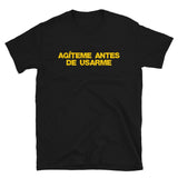Agíteme antes de usarme | Camiseta de manga corta unisex