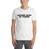 Agíteme antes de usarme | Camiseta clara de manga corta unisex