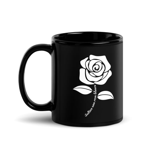 Cultivo una rosa blanca | Taza negra brillante