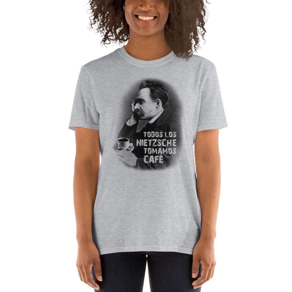 Todos los Nietzsche tomamos café | Camiseta de manga corta unisex - Gozanding | Online Store
